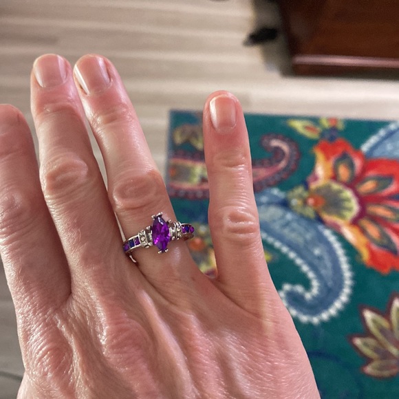 Beautiful purple stones ring size 7. Silver. NWT - Picture 1 of 3